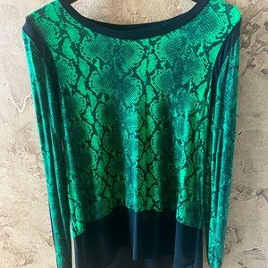 ☘️☘️Michael Kors Top NWOT Size Small - Never Worn
